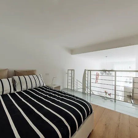 Luxuryhouse Breracastello Апартаменты *